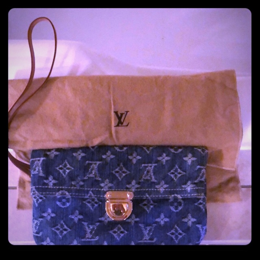 🥂❌♥️SOLD!!!♥️❌🥂🌸💙LV mono denim pochette💙🌸